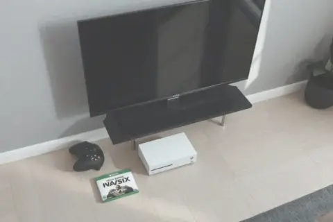Xbox series s jak instalować gry z płyty - poznaj ograniczenia konsoli
