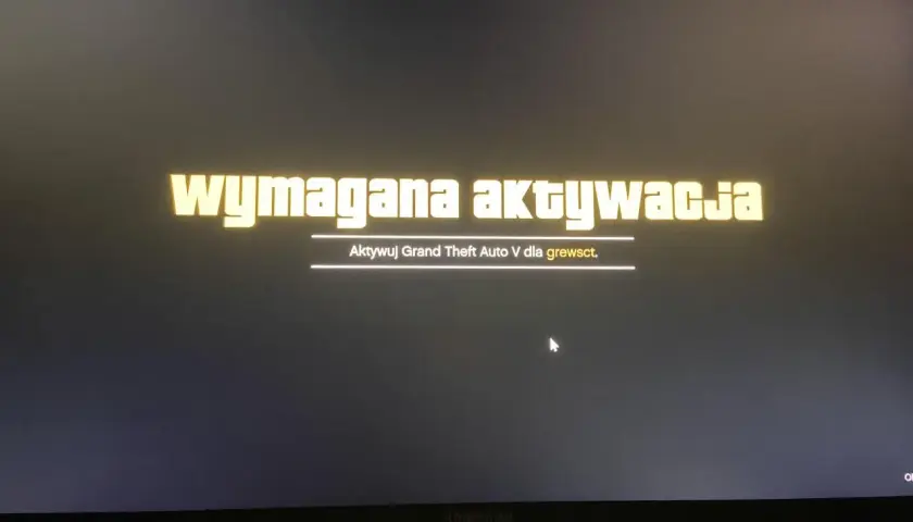Ekran gry z napisem "Wymagana aktywacja" i tekstem "Aktywuj Grand Theft Auto V dla grewsc.t".